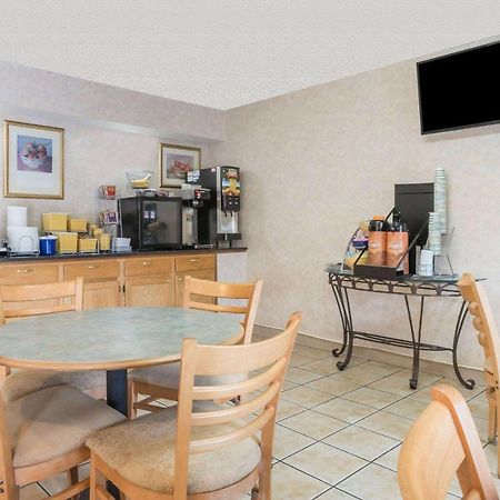 Days Inn By Wyndham Lenox Ma Esterno foto