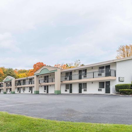 Days Inn By Wyndham Lenox Ma Esterno foto
