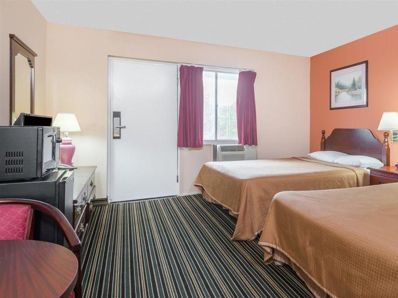 Days Inn By Wyndham Lenox Ma Esterno foto