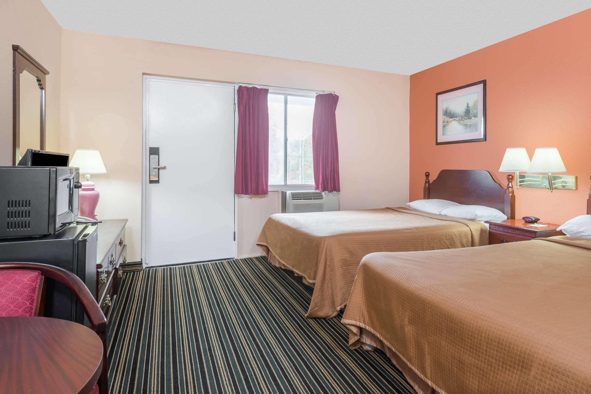Days Inn By Wyndham Lenox Ma Esterno foto
