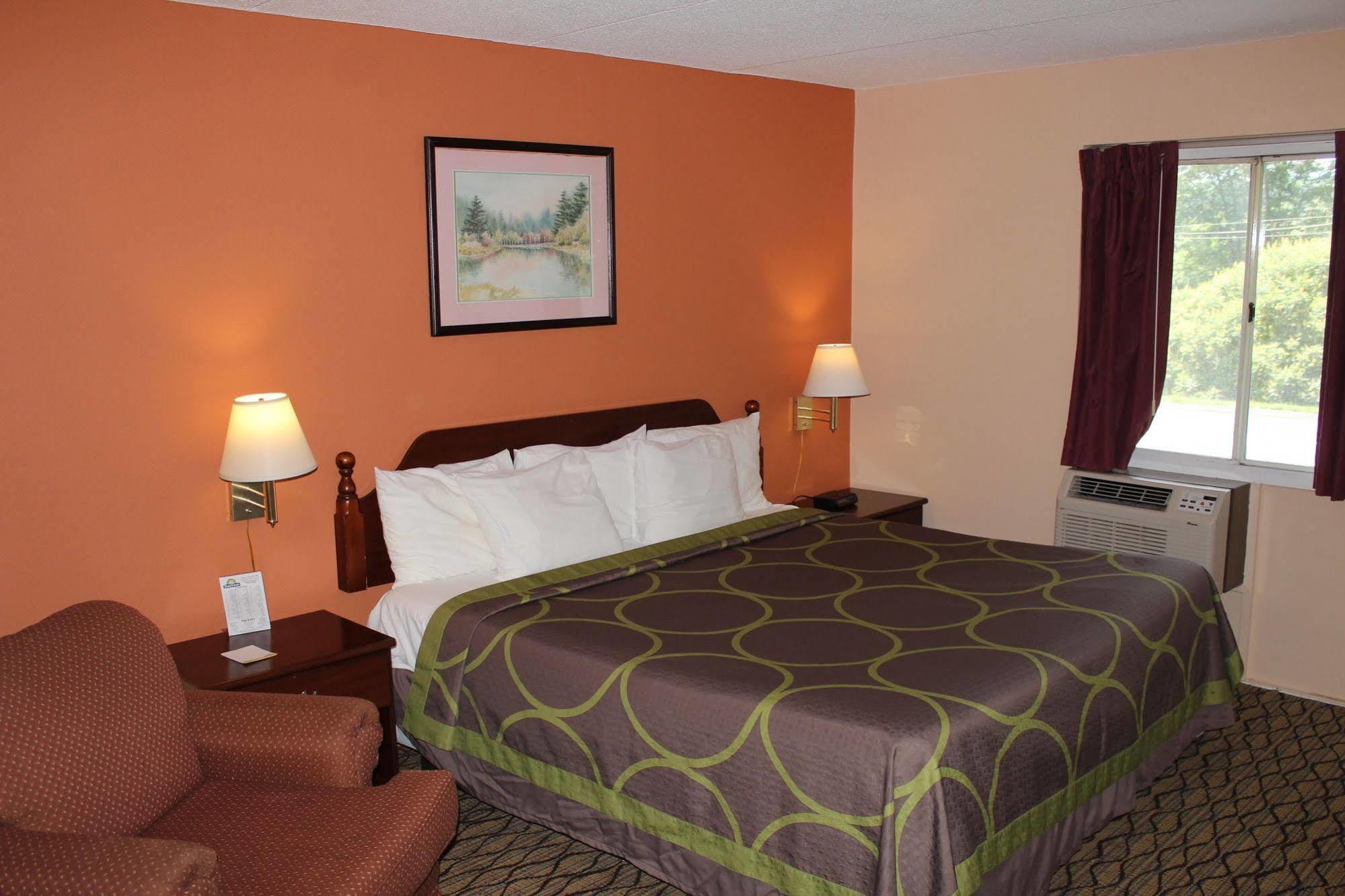 Days Inn By Wyndham Lenox Ma Esterno foto